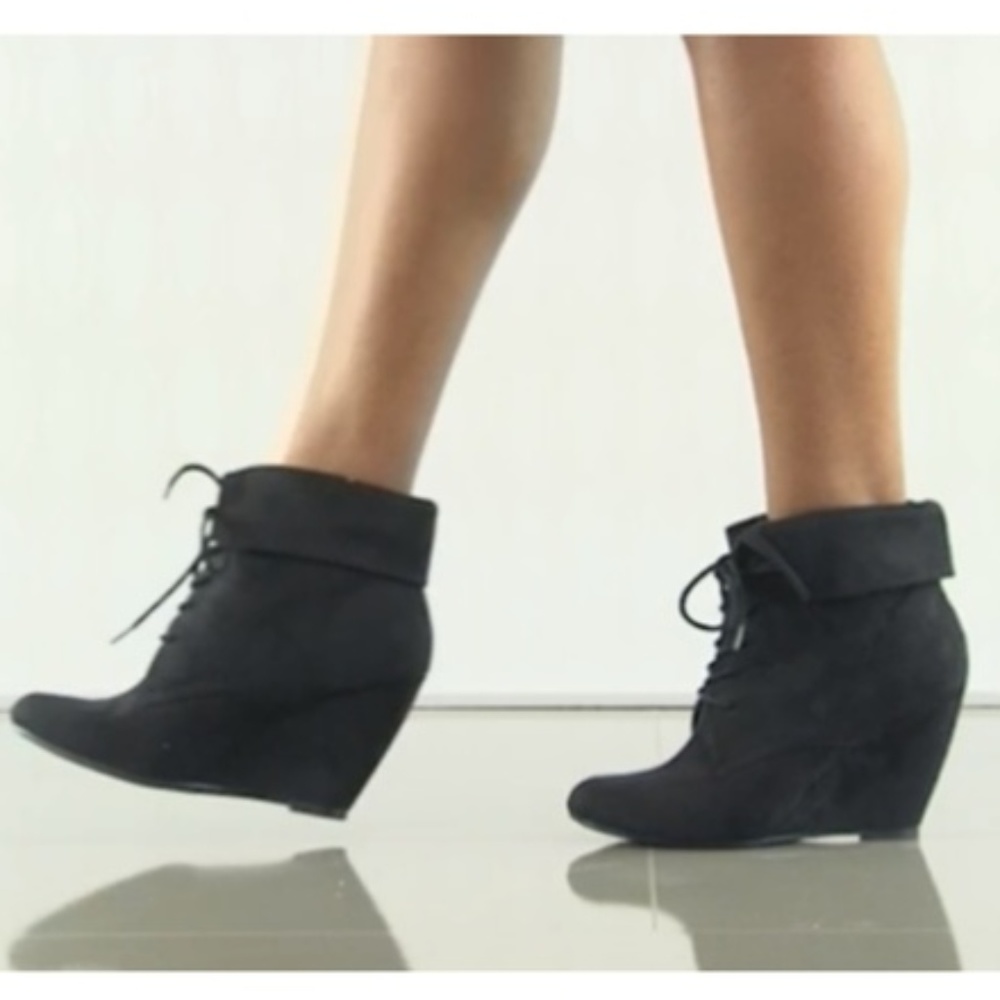 Zigi Soho Black Lace-Up Wedge Ankle Booties